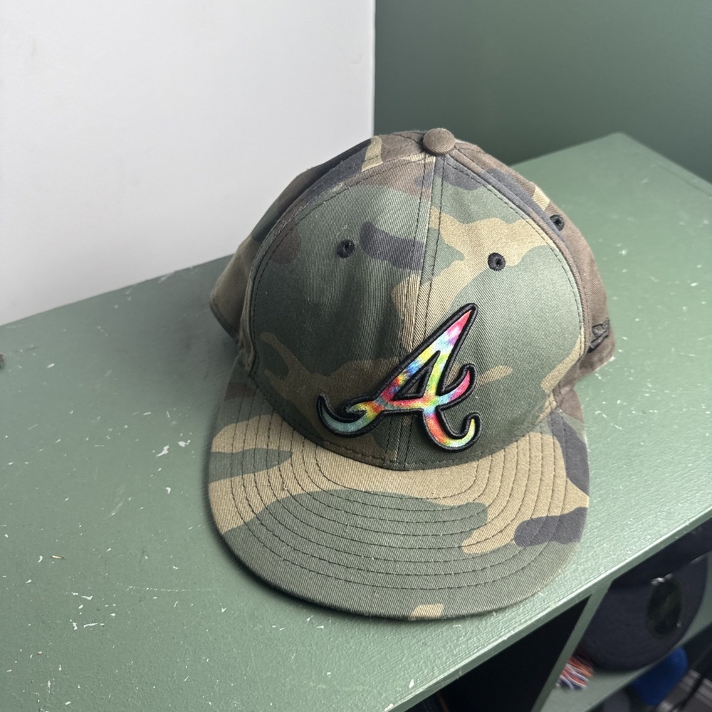 MLB New Era 59Fifty Men's Atlanta Braves Camo Hat Pride Fitted 7 1/4